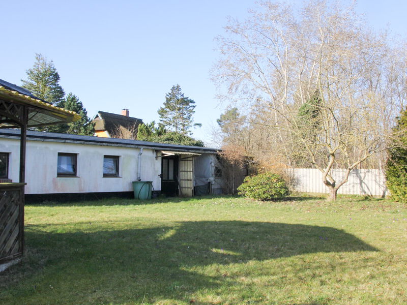 Bungalow und Garten