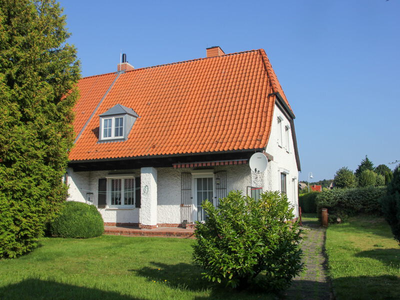 Reihenendhaus auf großem Grundstück in Strandnähe